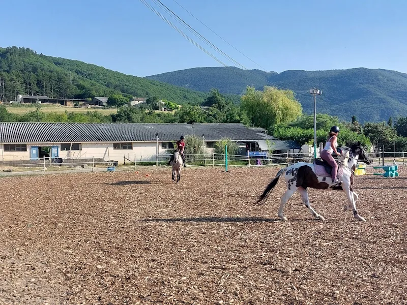infrastructures_poney_club_du_thor